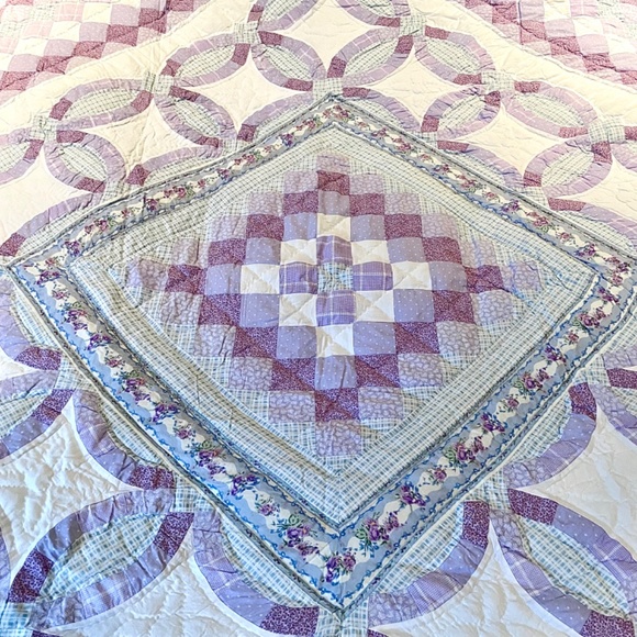 Hand Quilted Quilt Set with 2 Shams Queen Size - Picture 5 of 16